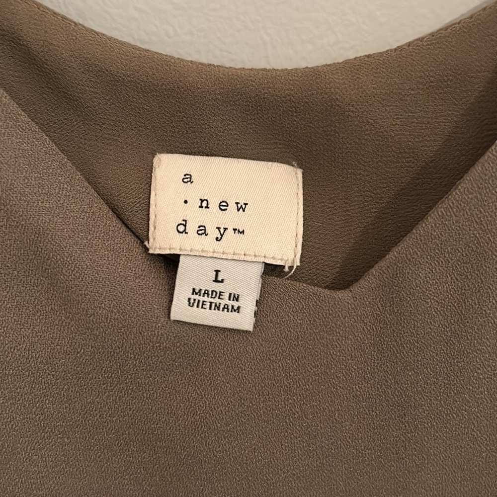 A New Day taupe adjustable strap tank. Size L - Picture 2 of 5